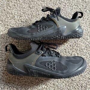Vivobarefoot MOTUS Strength - Women’s 7.5 - Obsidian